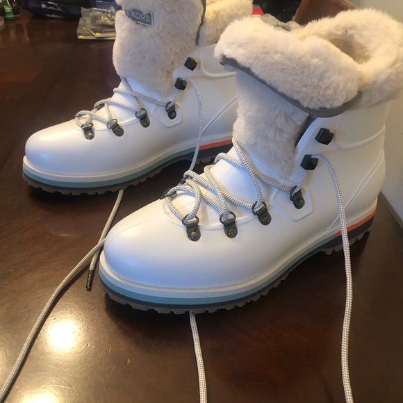 MICHAEL KORS BOOTS - Picture 2 of 4